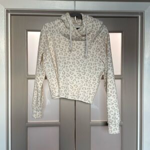 Cropped leopard print hooded sweatshirt